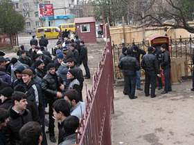 Акция протеста преподавателей и студентов Дагестанского государственного технического университета. Фото kavkaz-uzel.ru